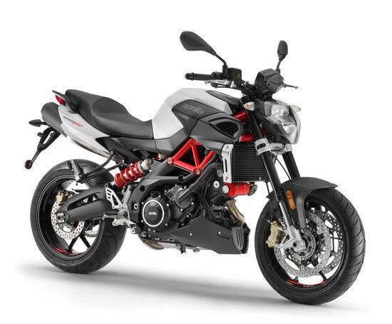 Aprilia Shiver 900, in alto la Moto Guzzi V7 111 Rough