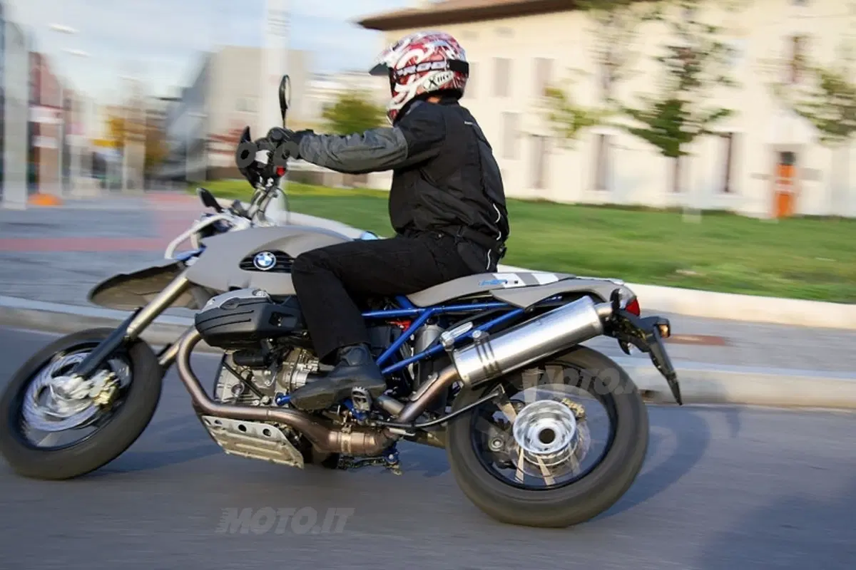 BMW HP2 SM (9)