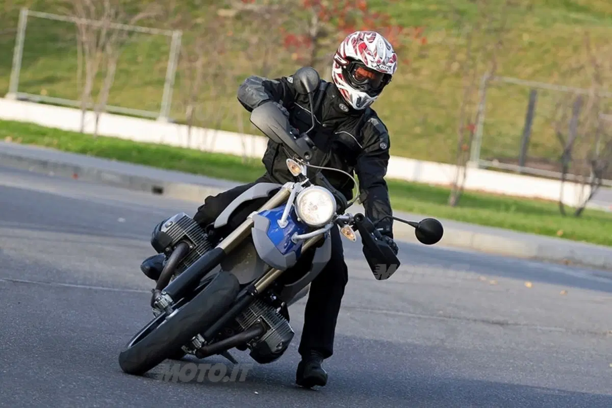 BMW HP2 SM (12)