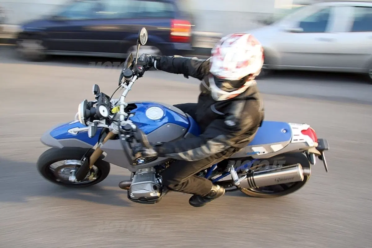 BMW HP2 SM (16)