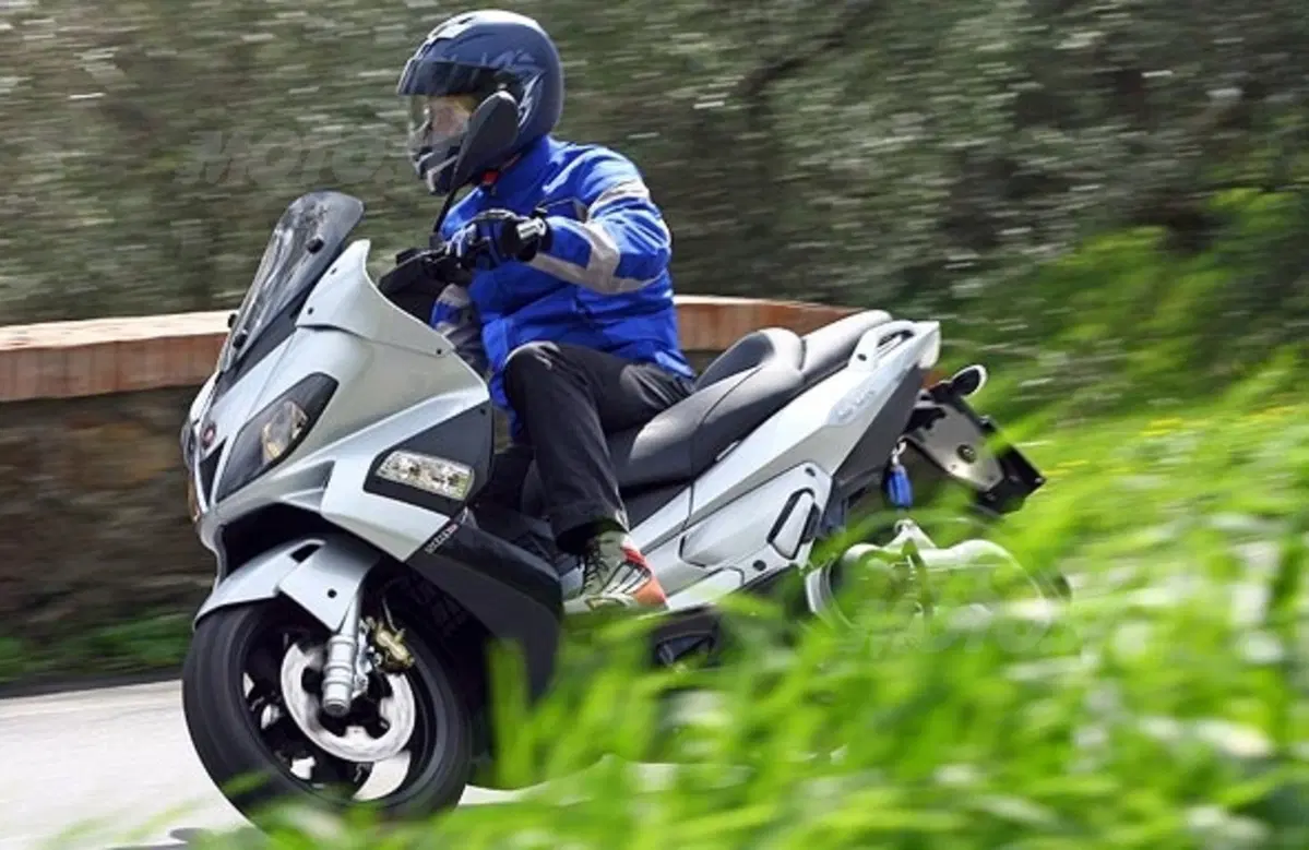 Gilera Nexus 250 e 500 (6)