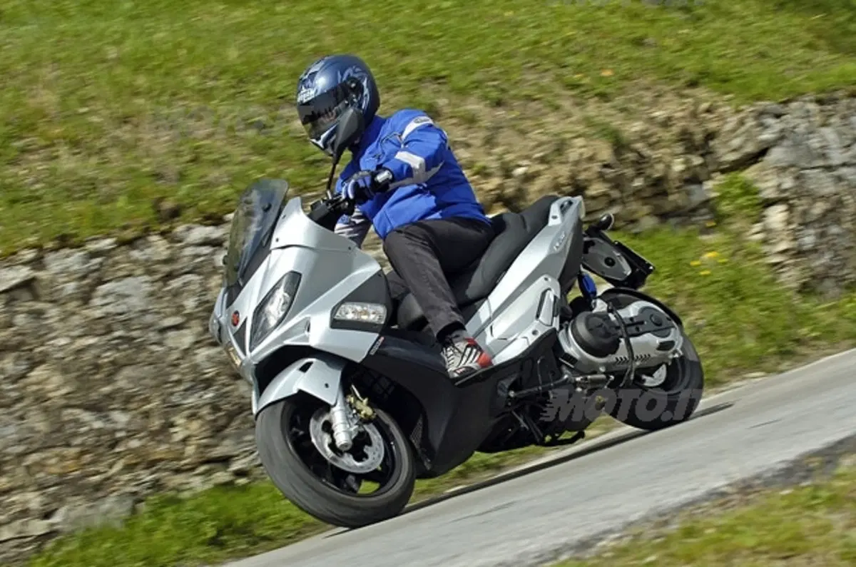 Gilera Nexus 250 e 500 (13)