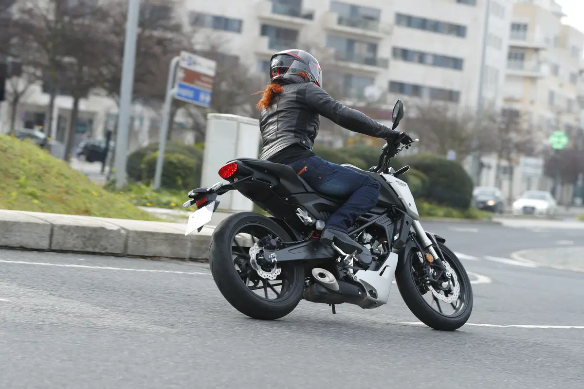 Honda CB125R (5)