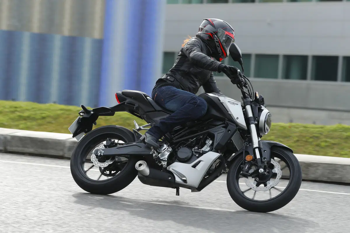 Honda CB125R (4)