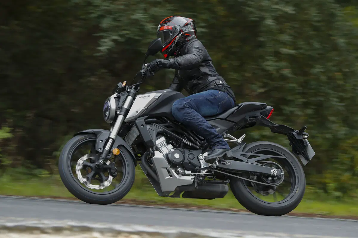 Honda CB125R (2)