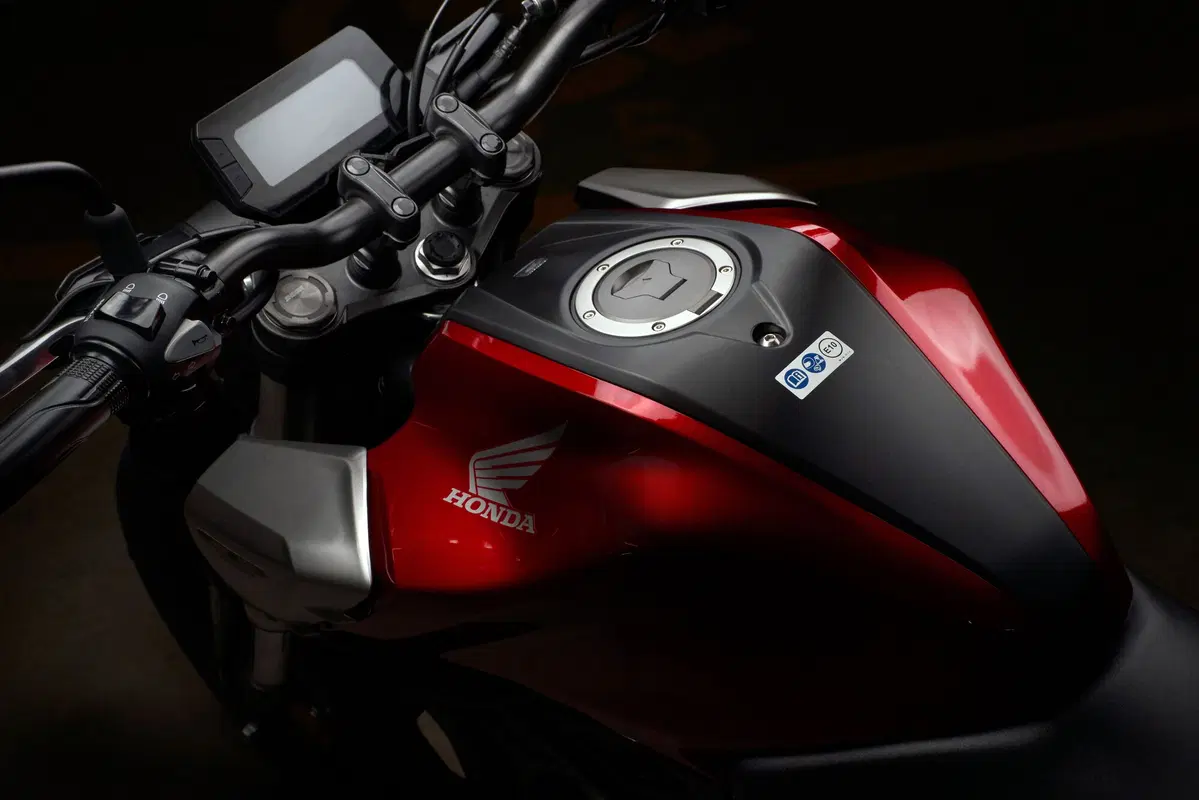 Honda CB125R (32)