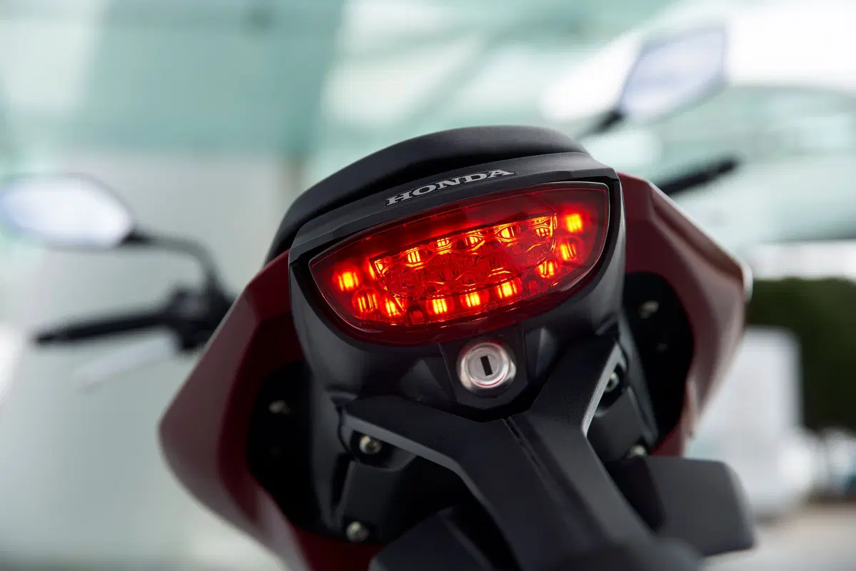 Honda CB125R (36)