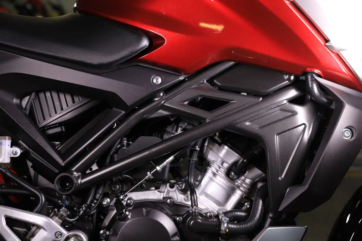 Honda CB125R (43)