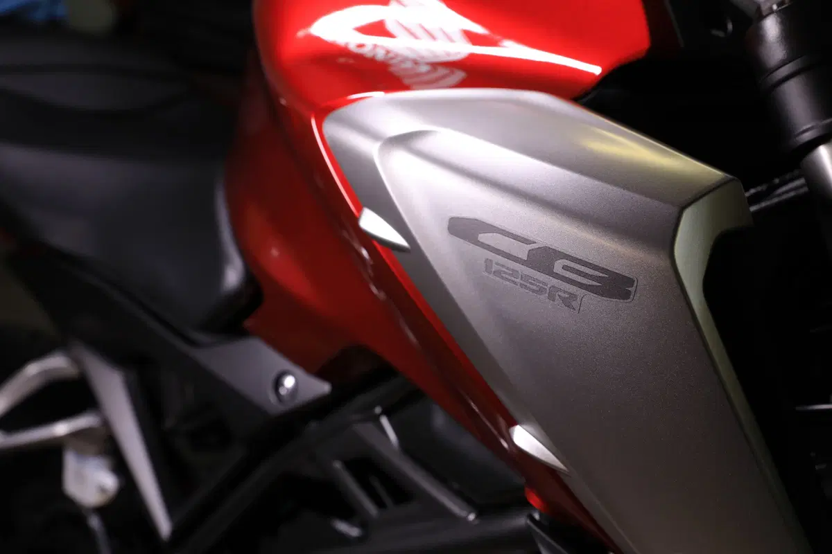 Honda CB125R (77)