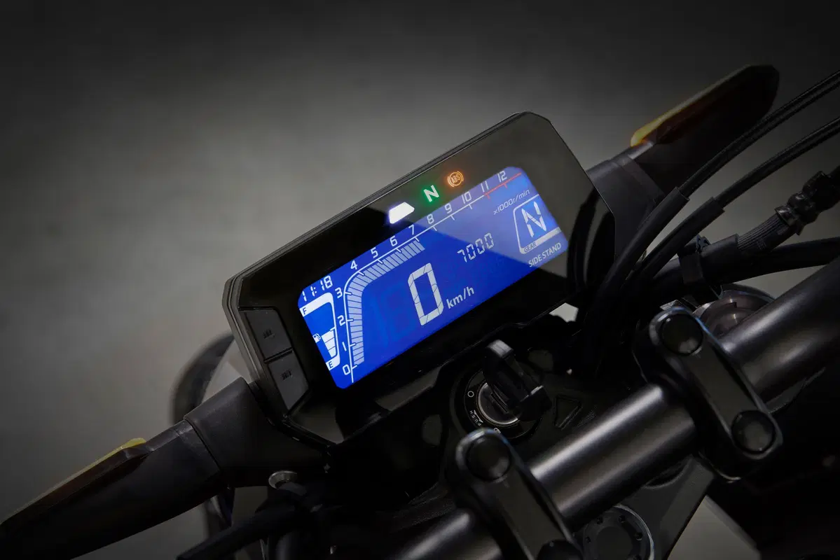 Honda CB125R (27)