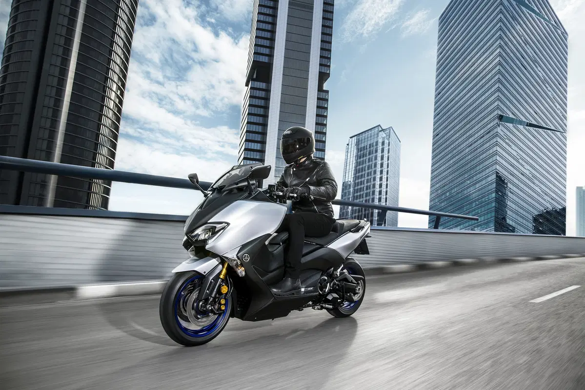 Nuovo Yamaha TMAX SX Sport Edition (3)