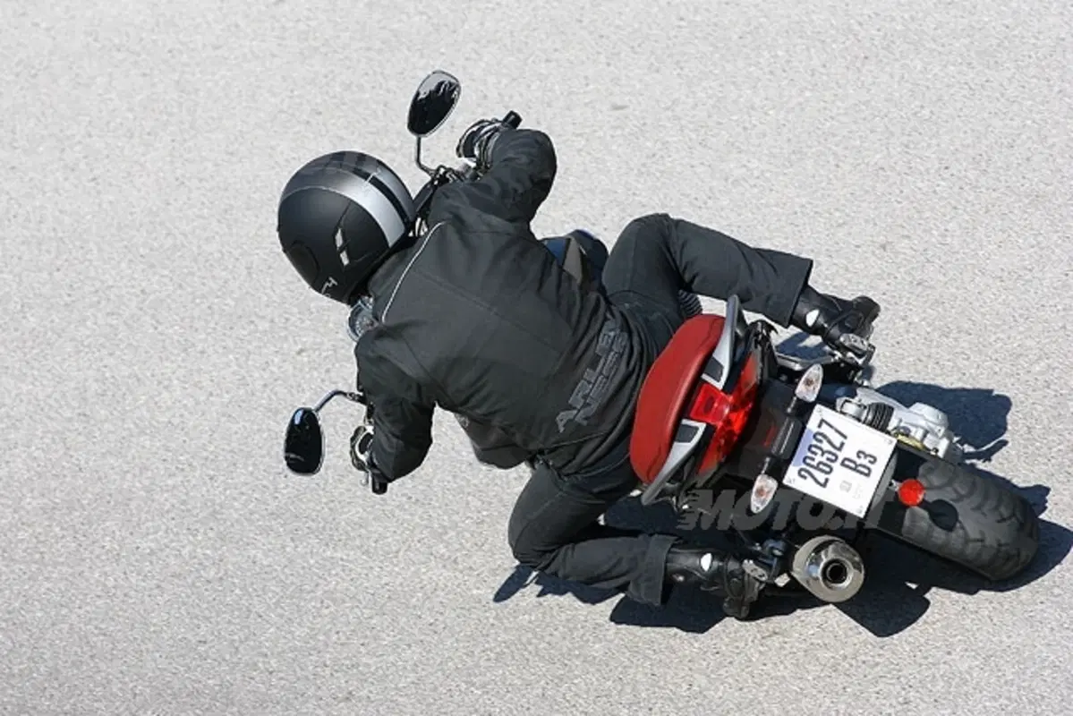 Moto Guzzi Breva 850 (12)