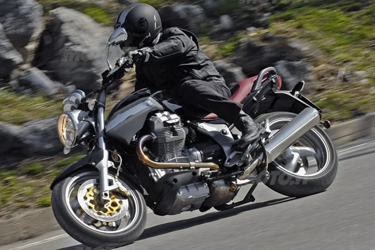 Moto Guzzi Breva 850 (13)