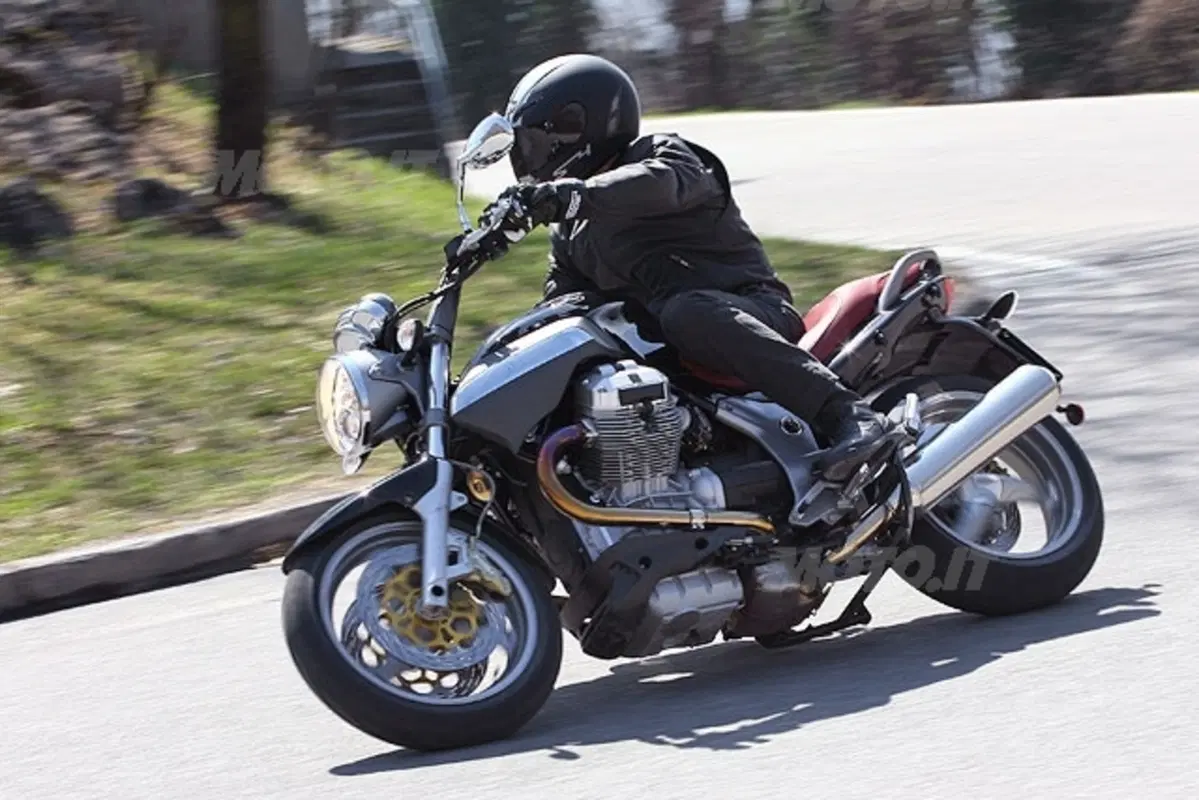 Moto Guzzi Breva 850 (17)