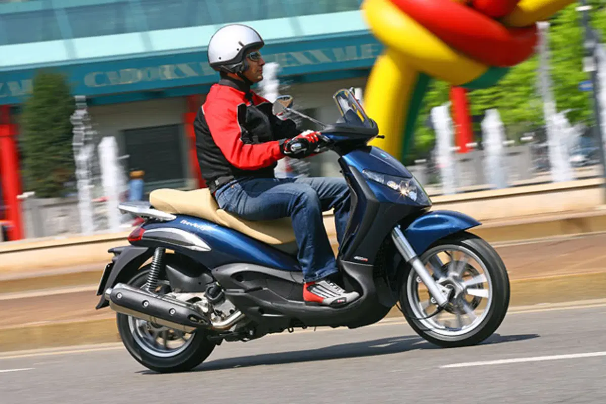 Piaggio Beverly 400 i.e. (8)