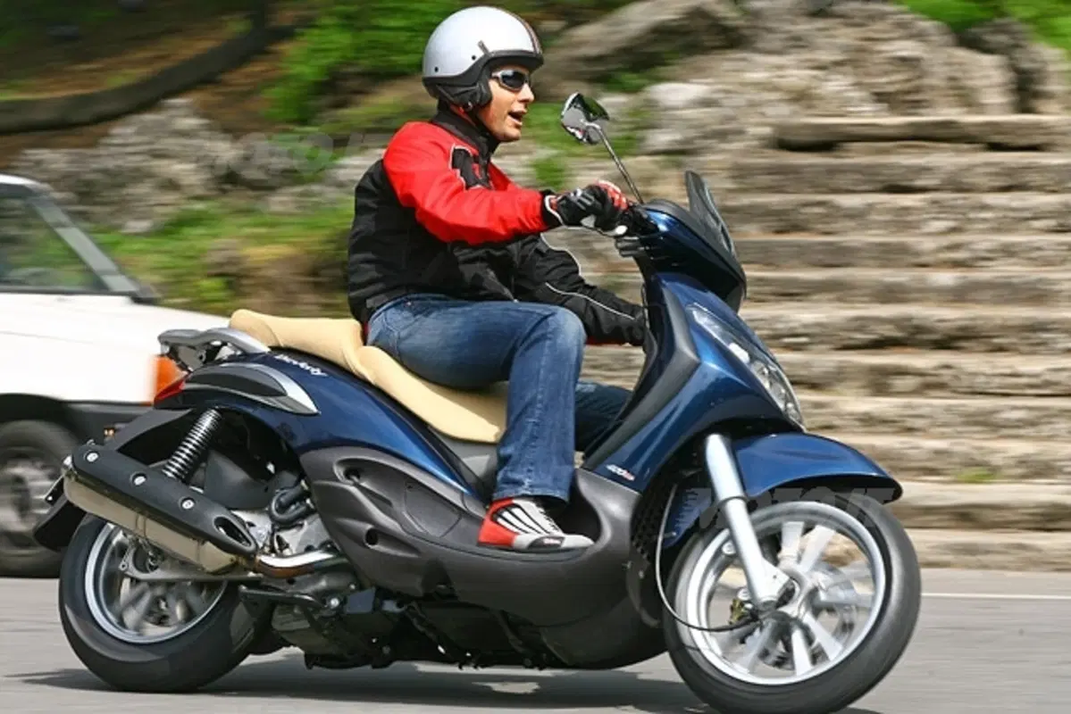 Piaggio Beverly 400 i.e. (10)