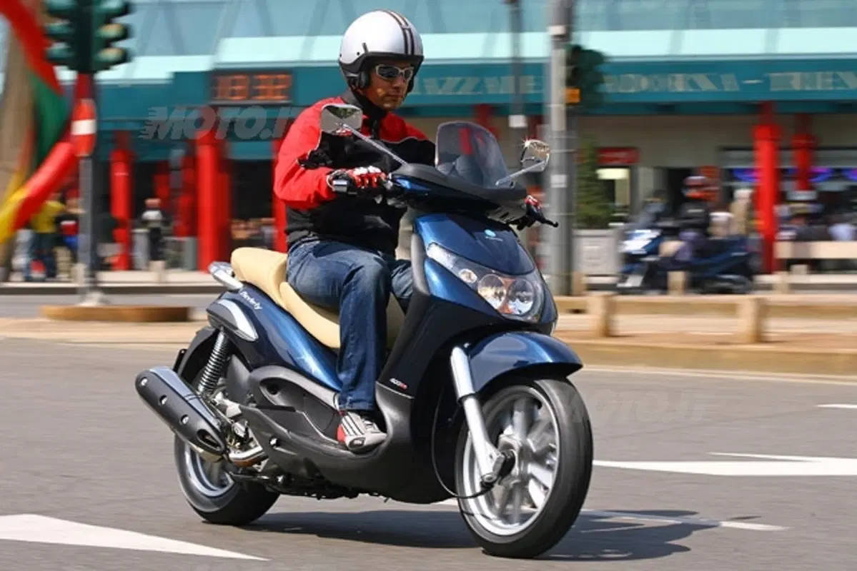 Piaggio Beverly 400 i.e. (13)