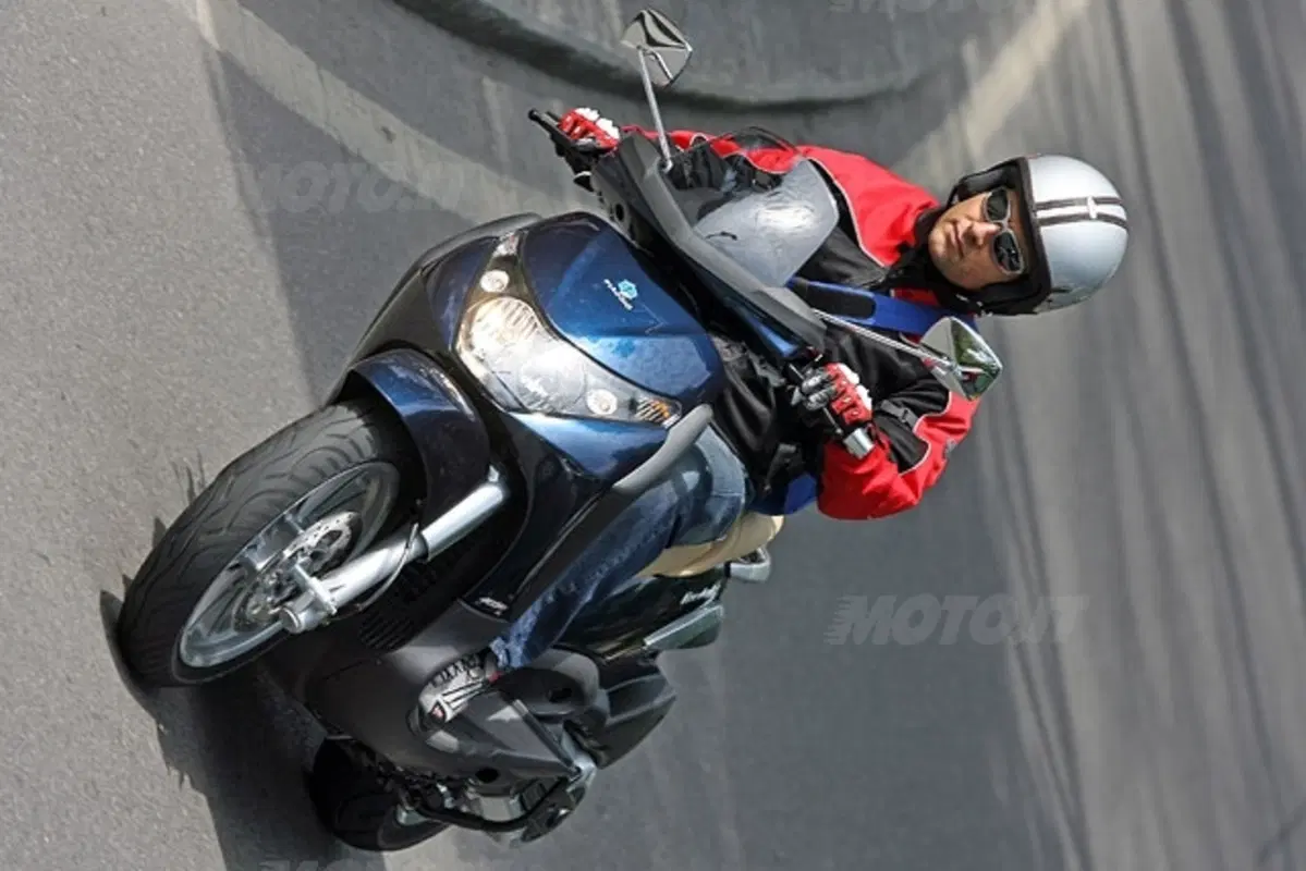 Piaggio Beverly 400 i.e. (14)