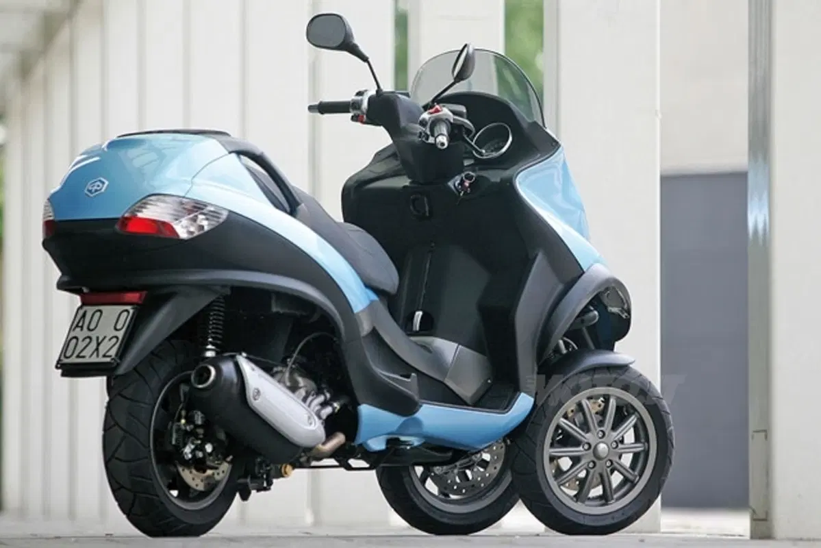 PIAGGIO MP3 (2)