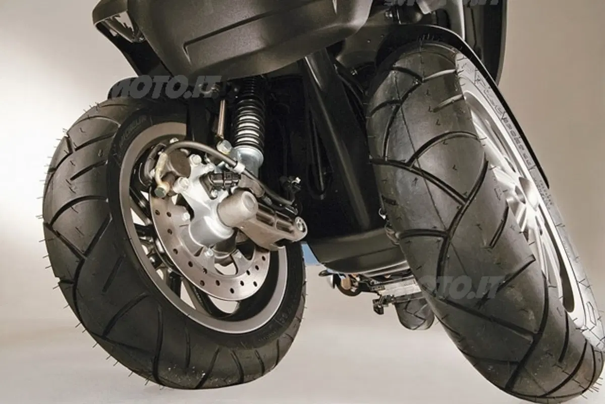 PIAGGIO MP3 (5)