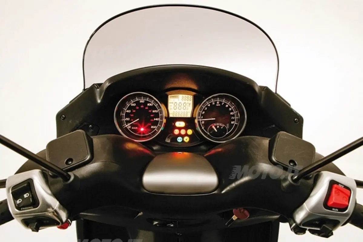 PIAGGIO MP3 (6)