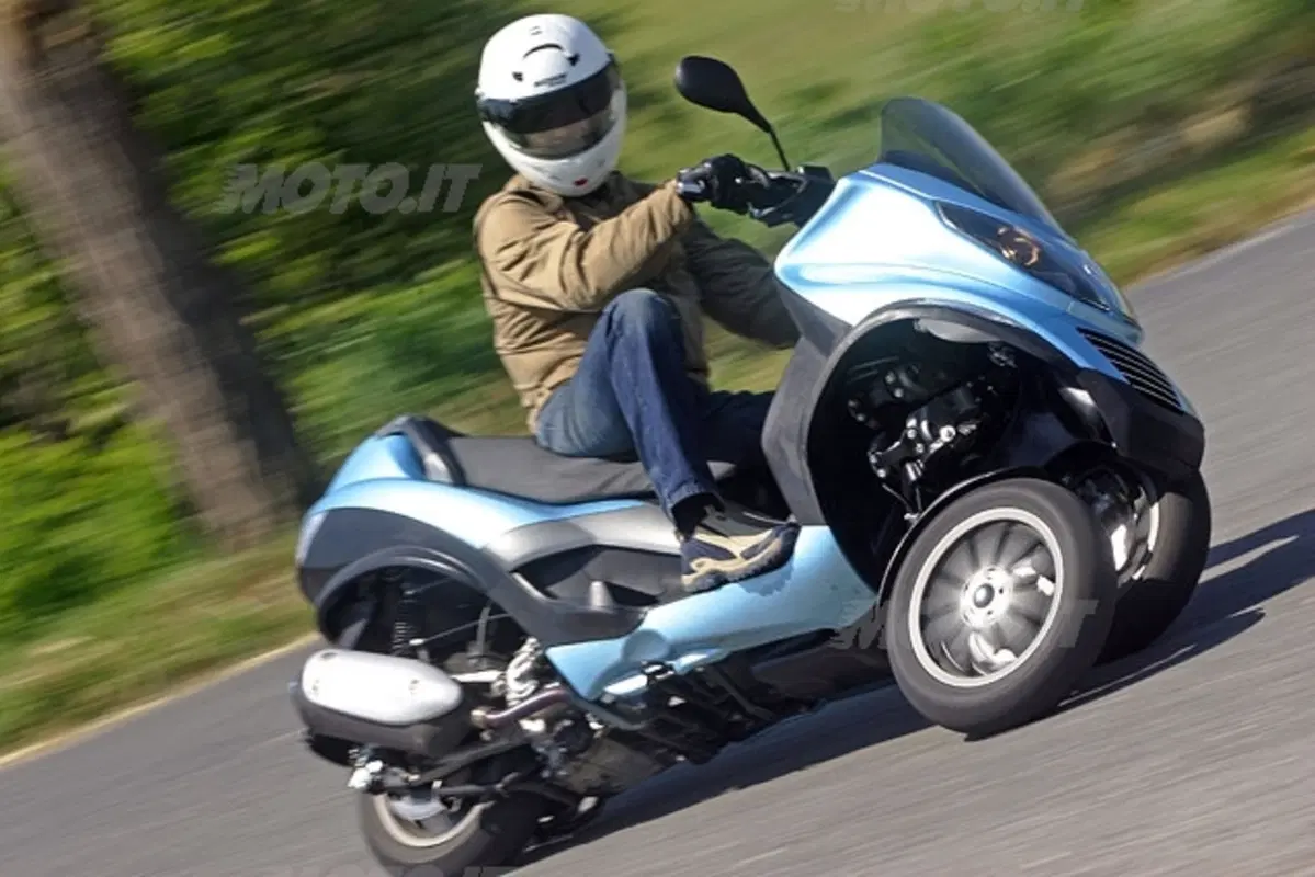 PIAGGIO MP3 (13)