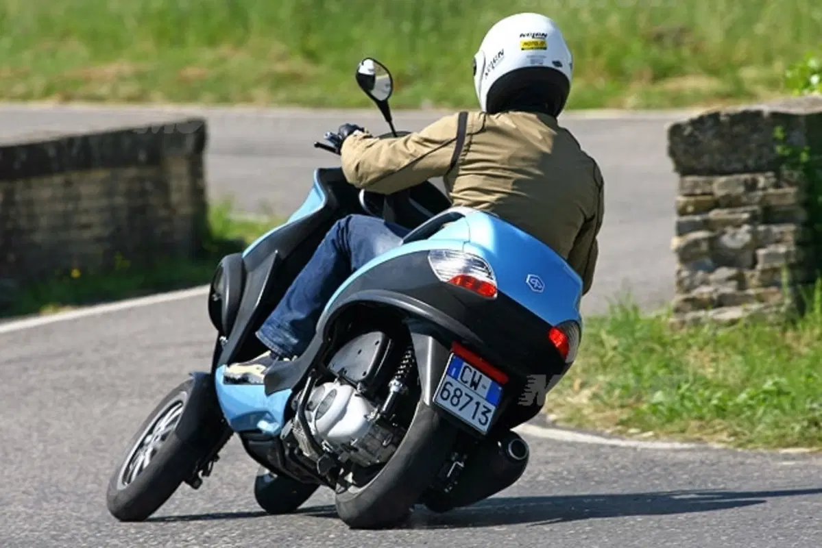 PIAGGIO MP3 (14)