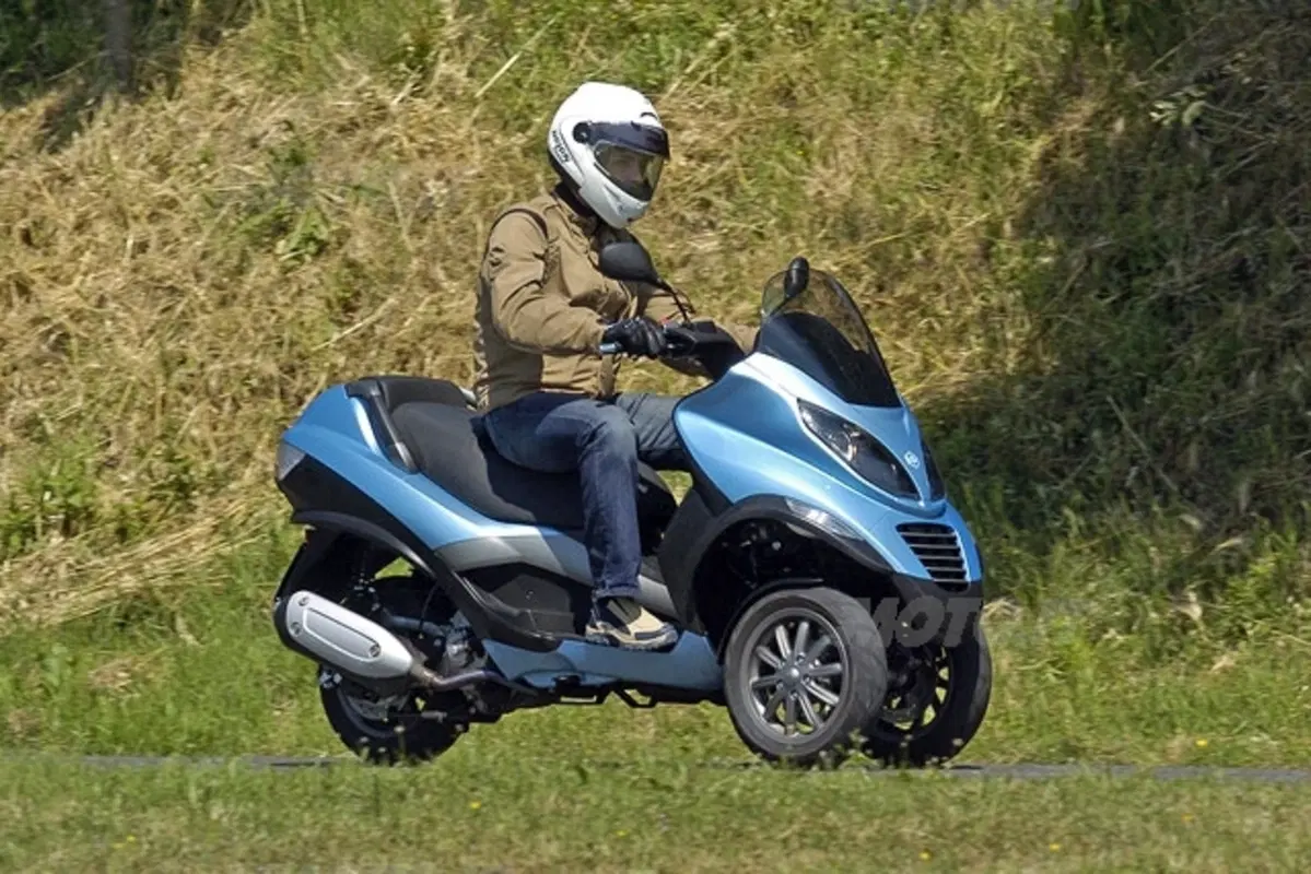 PIAGGIO MP3 (15)