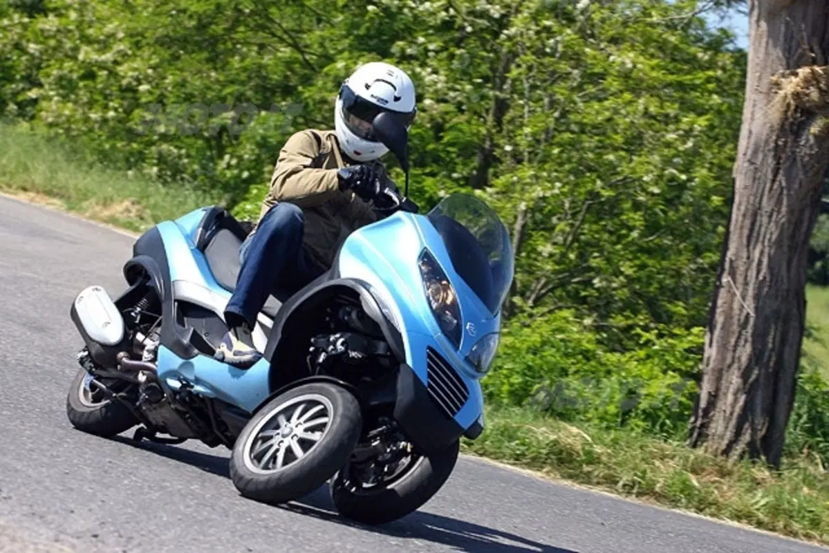 PIAGGIO MP3 (16)