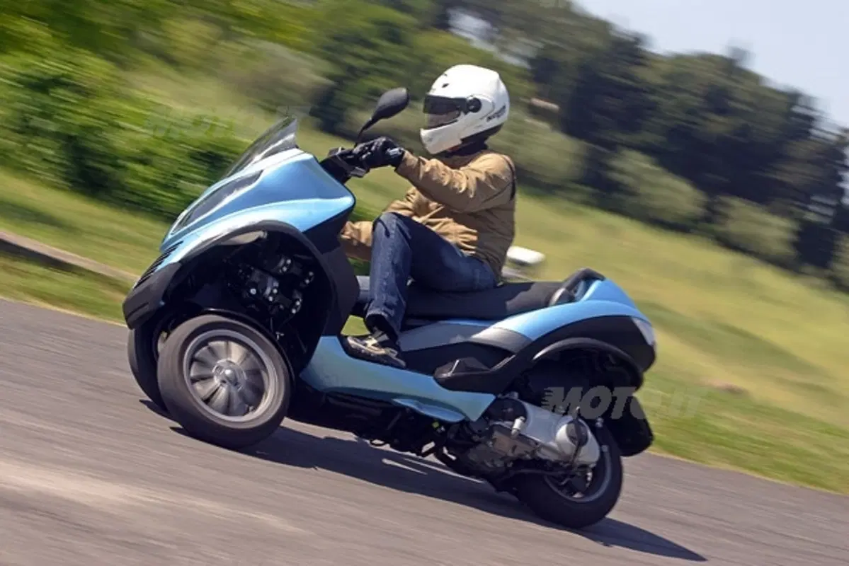 PIAGGIO MP3 (18)