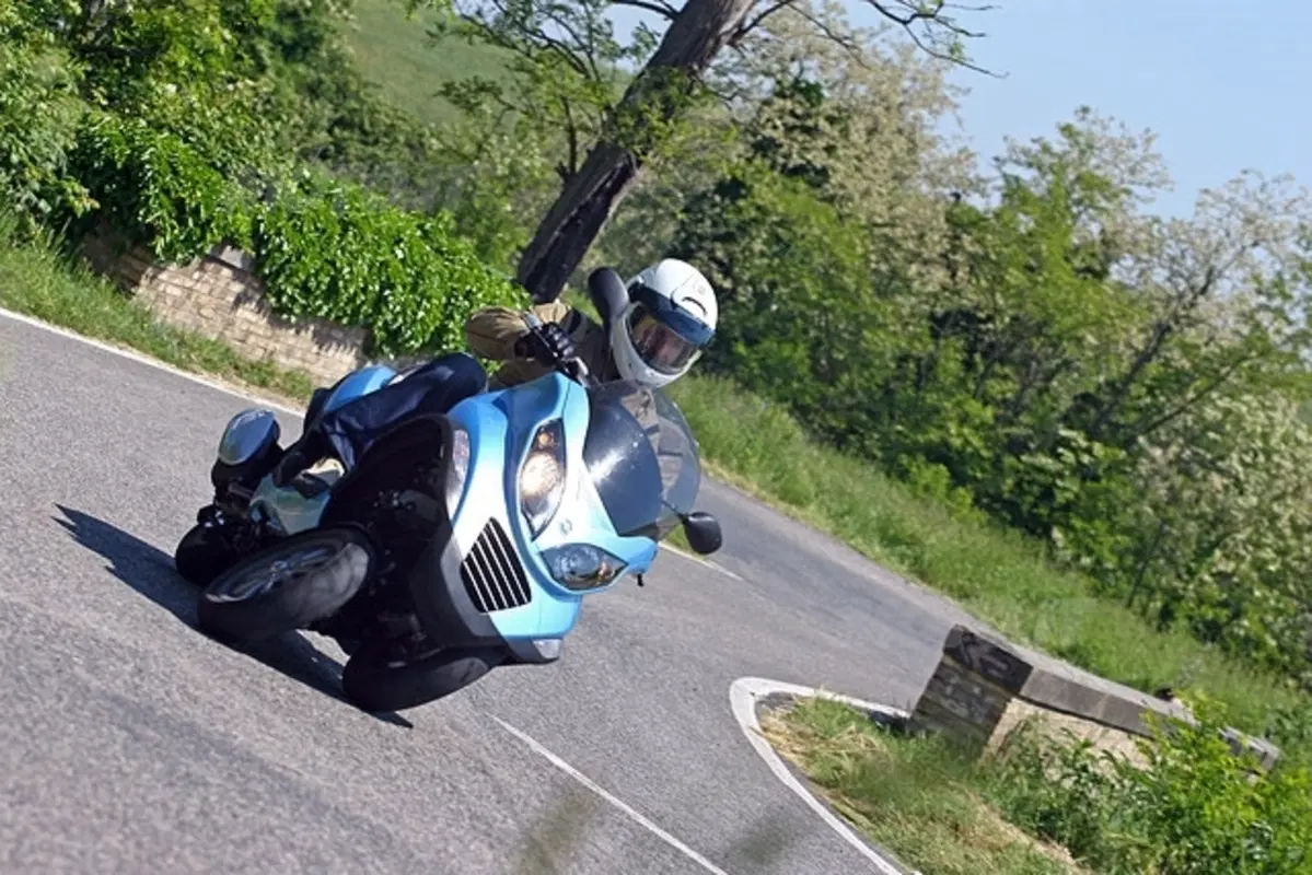 PIAGGIO MP3 (19)