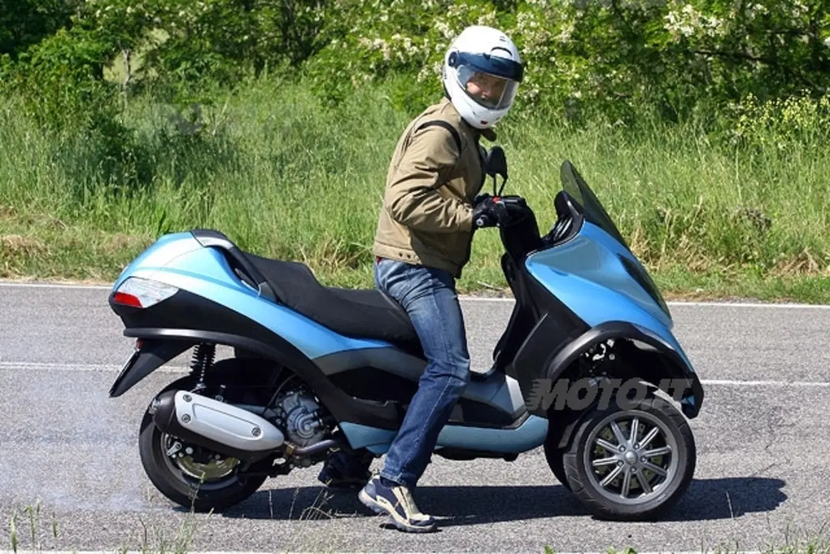 PIAGGIO MP3 (20)