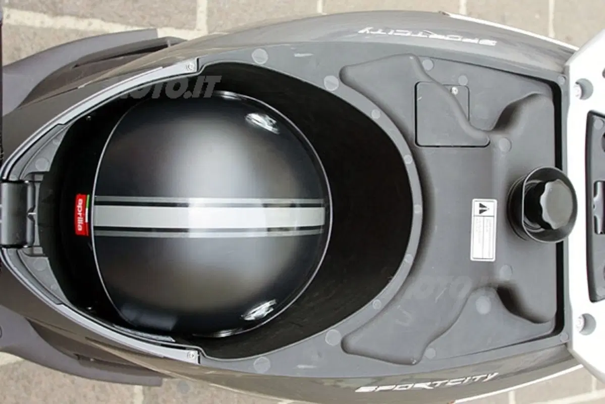 APRILIA SPORTCITY 250 i.e. (5)