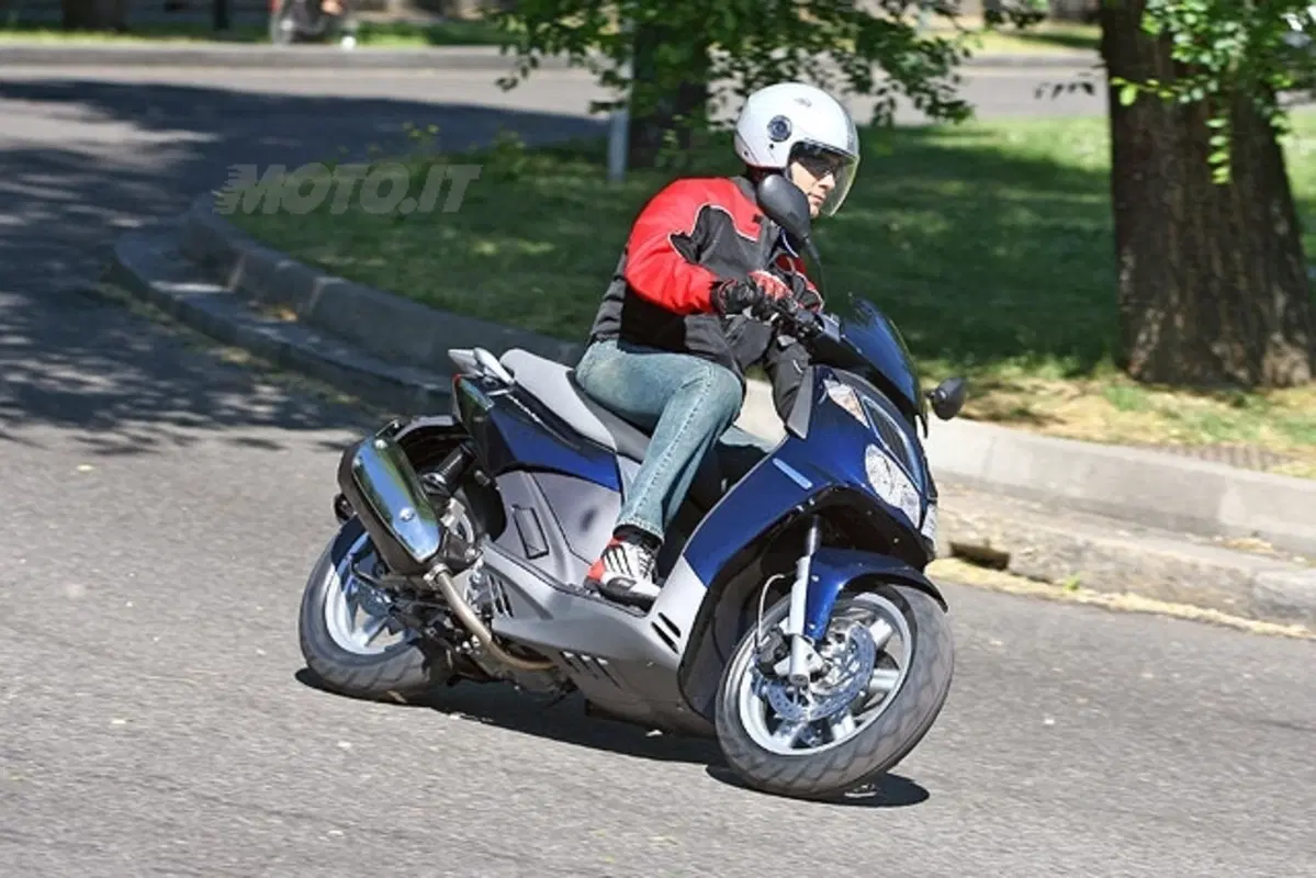 APRILIA SPORTCITY 250 i.e. (9)