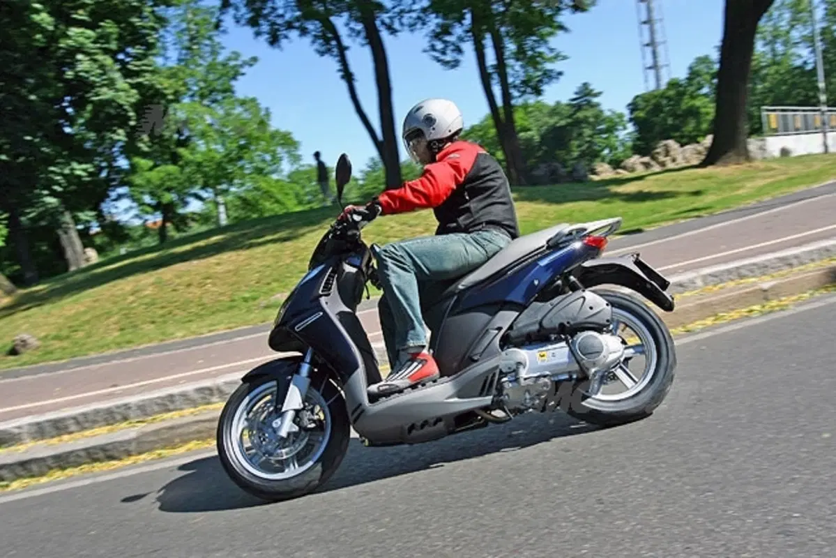 APRILIA SPORTCITY 250 i.e. (10)
