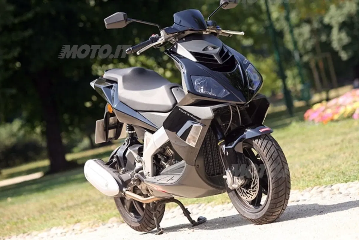 DERBI GP1 250 (2)