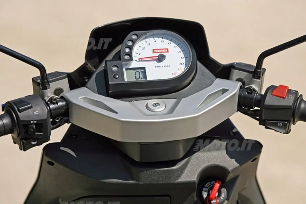 DERBI GP1 250 (5)