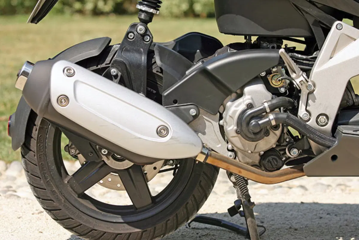DERBI GP1 250 (7)