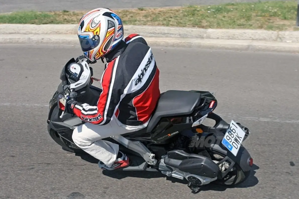 DERBI GP1 250 (11)