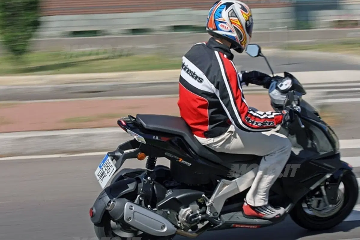 DERBI GP1 250 (12)