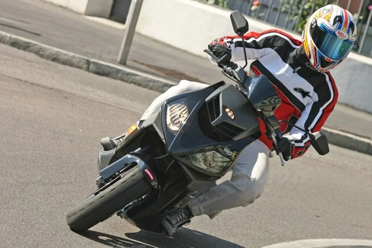 DERBI GP1 250 (15)