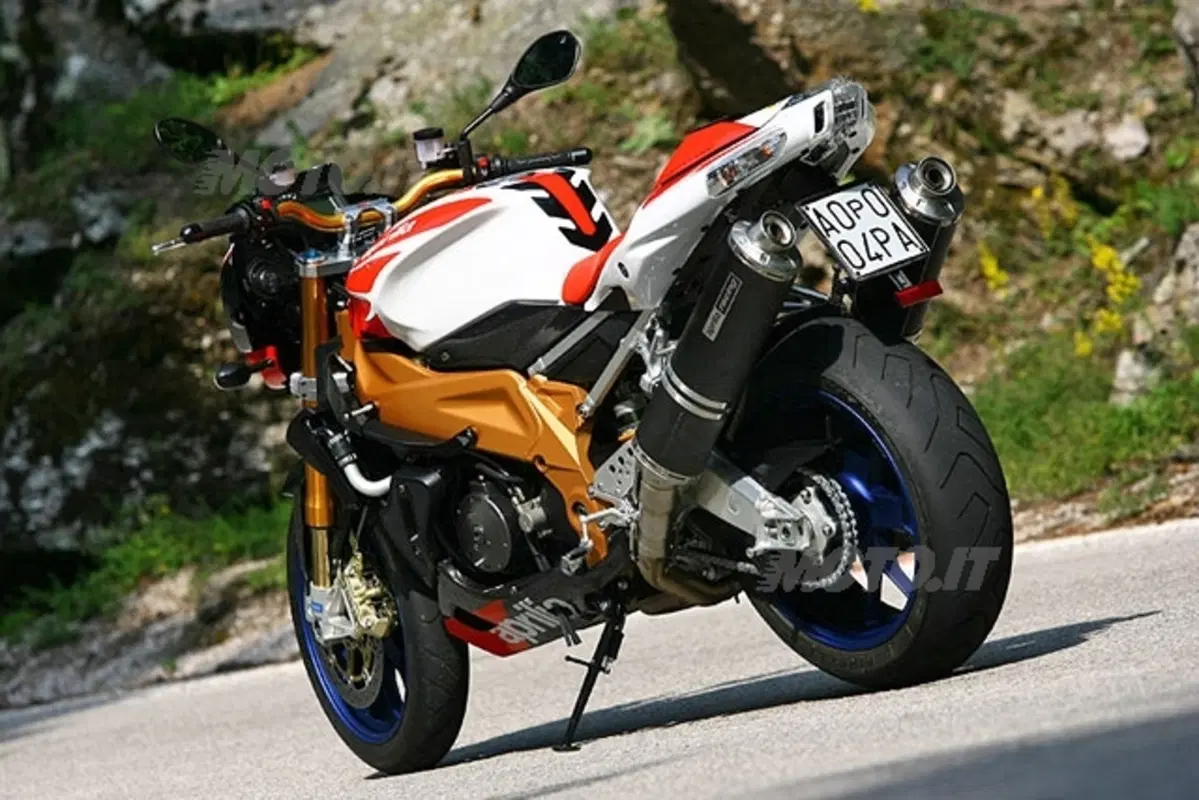 APRILIA Tuono 1000 R Factory (3)