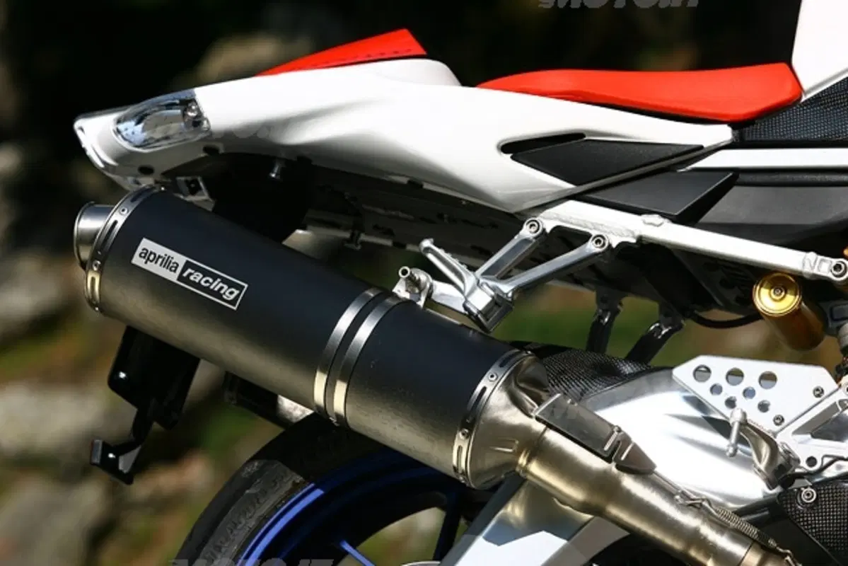 APRILIA Tuono 1000 R Factory (6)