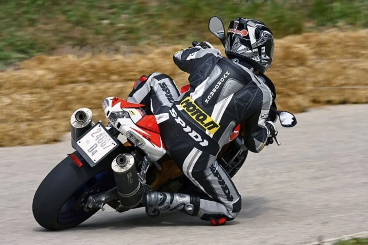 APRILIA Tuono 1000 R Factory (9)