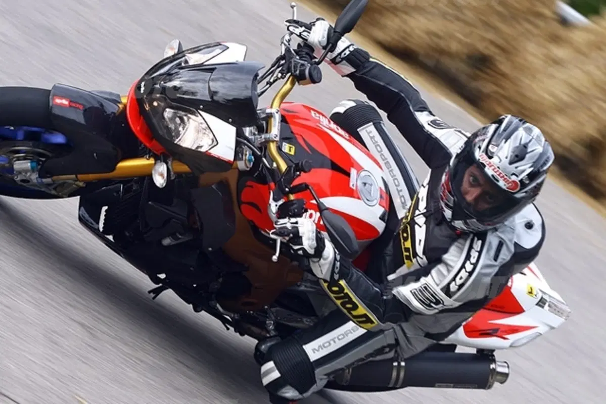 APRILIA Tuono 1000 R Factory (10)