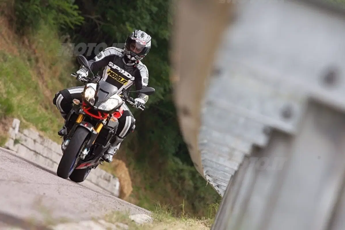 APRILIA Tuono 1000 R Factory (13)