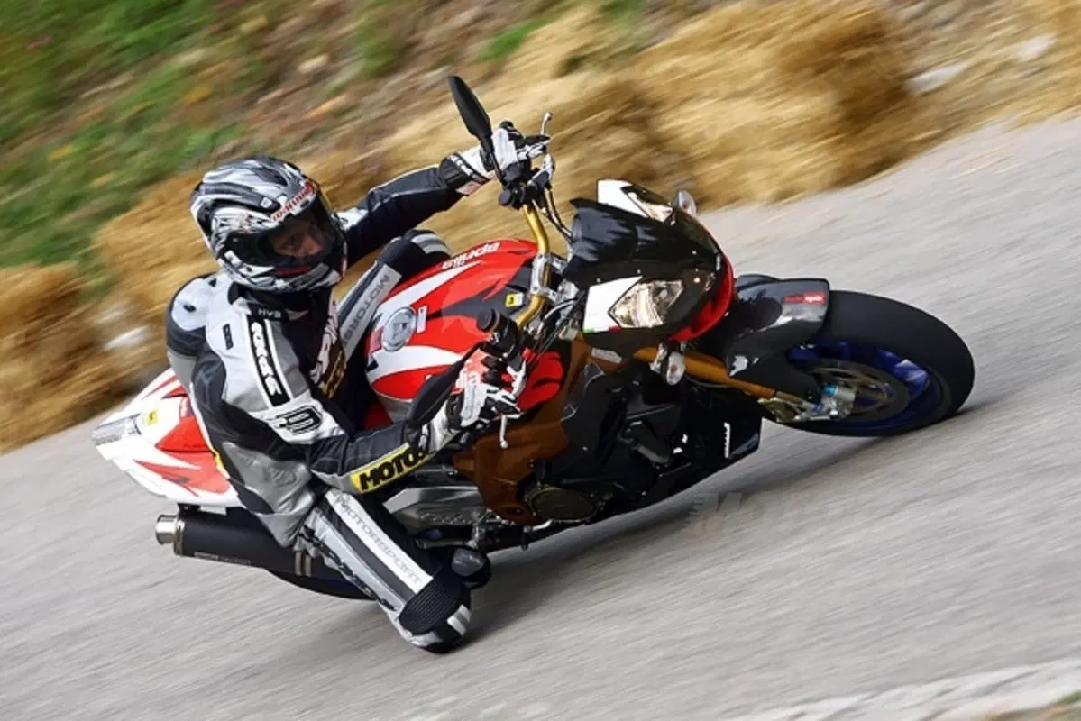 APRILIA Tuono 1000 R Factory (14)
