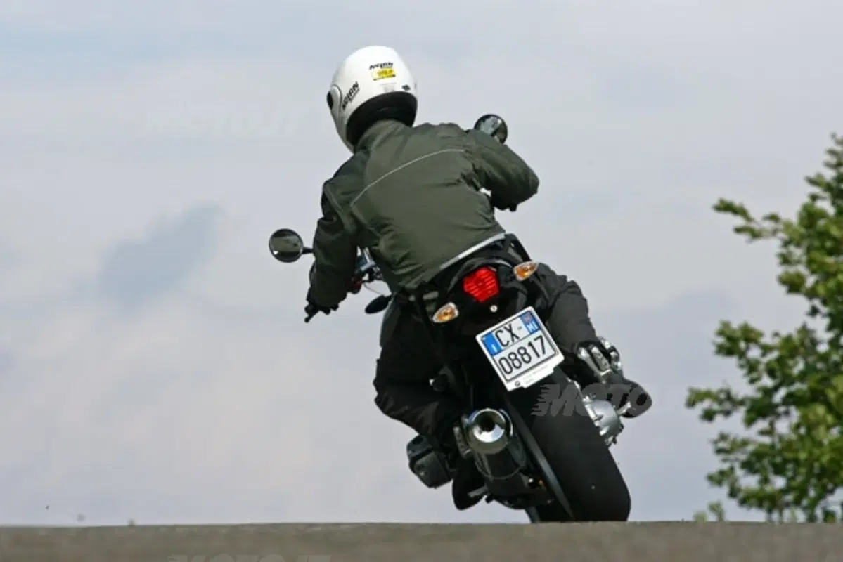 BMW R 1200 R (15)