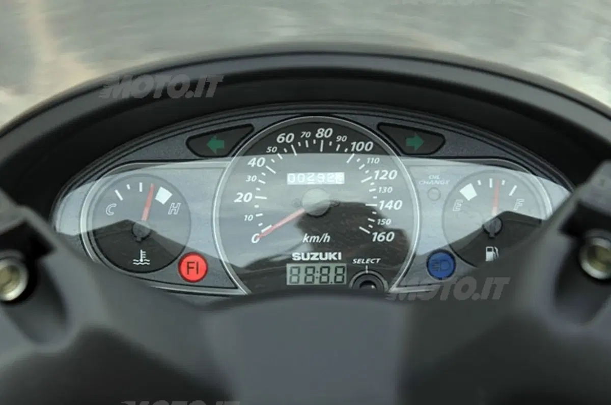 SUZUKI Burgman 200 (6)