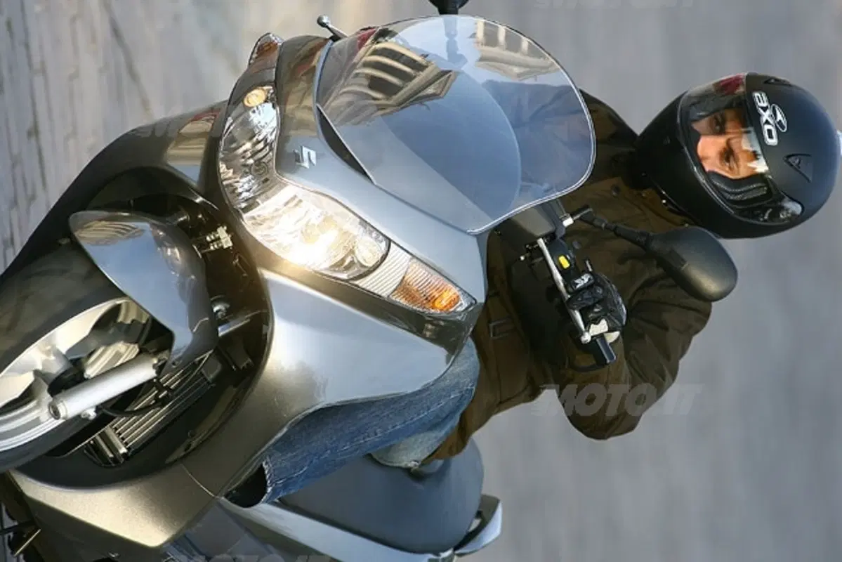 SUZUKI Burgman 200 (9)
